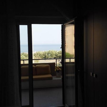 B&B I Girasoli Soverato Marina Exterior foto